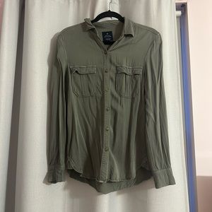 American Eagle Button Up